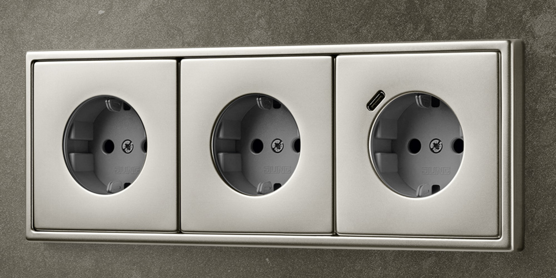 SCHUKO® Steckdosen mit USB bei Dennis Mehlhose in Reichenbach